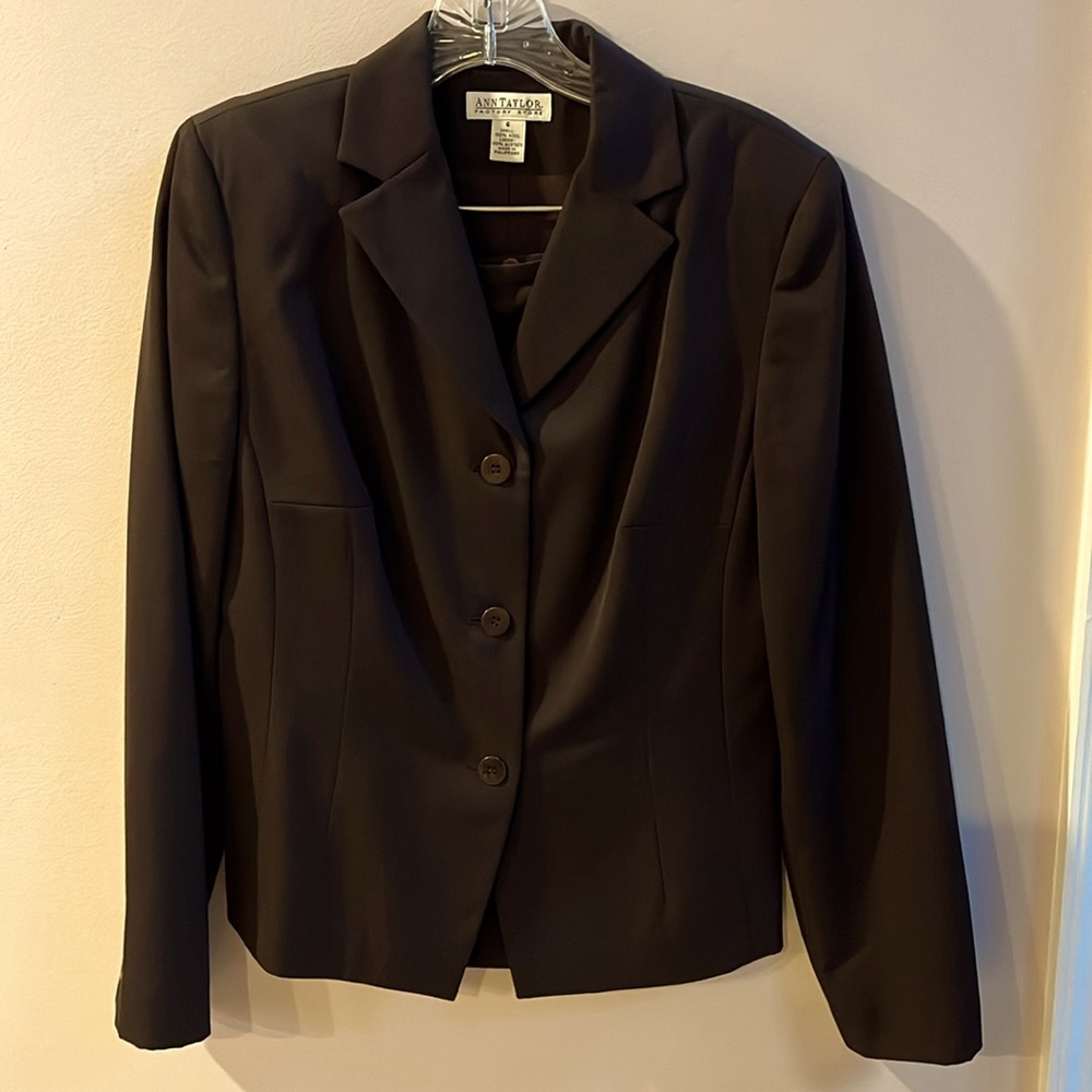 Ann Taylor Factory Dark Brown Two-piece w Skirt Suit with 3 buttons size 6